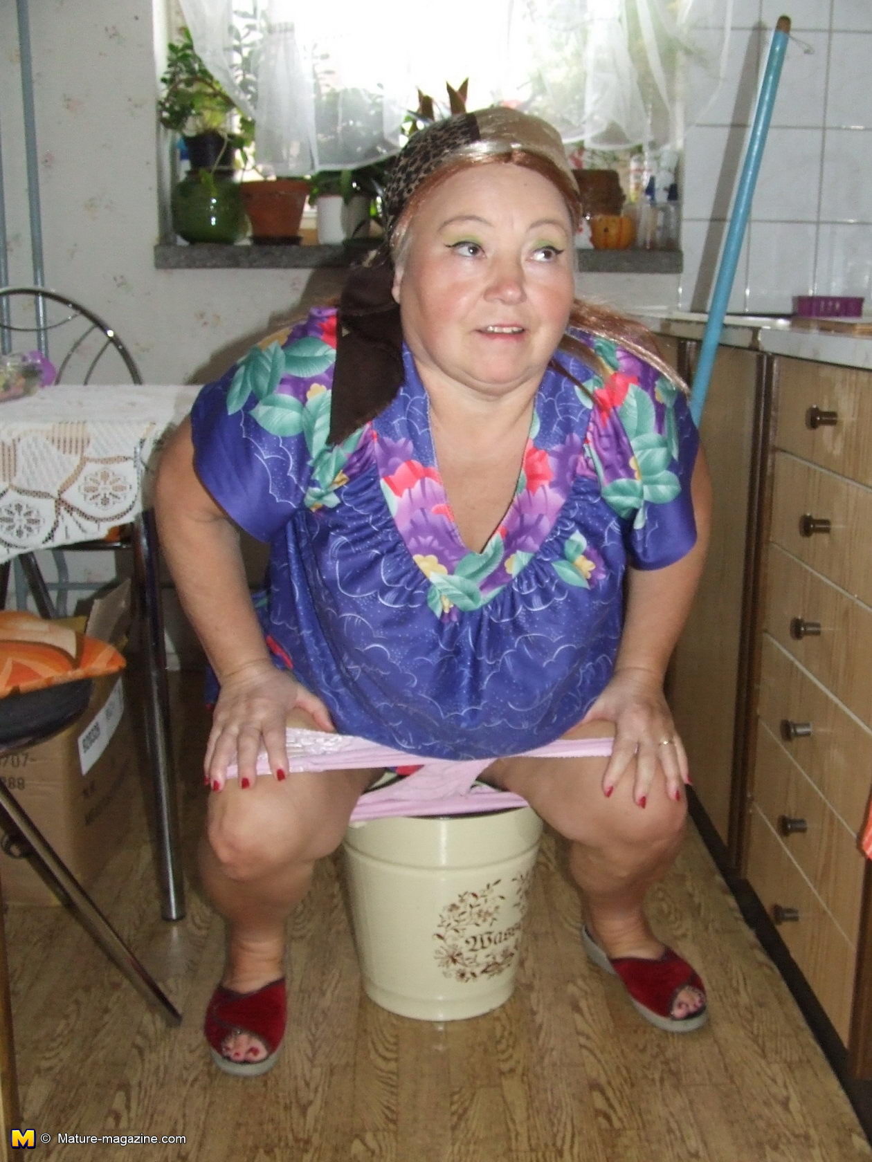 1260px x 1680px - Mature cleaning lady makes it dirty - Granny Nu