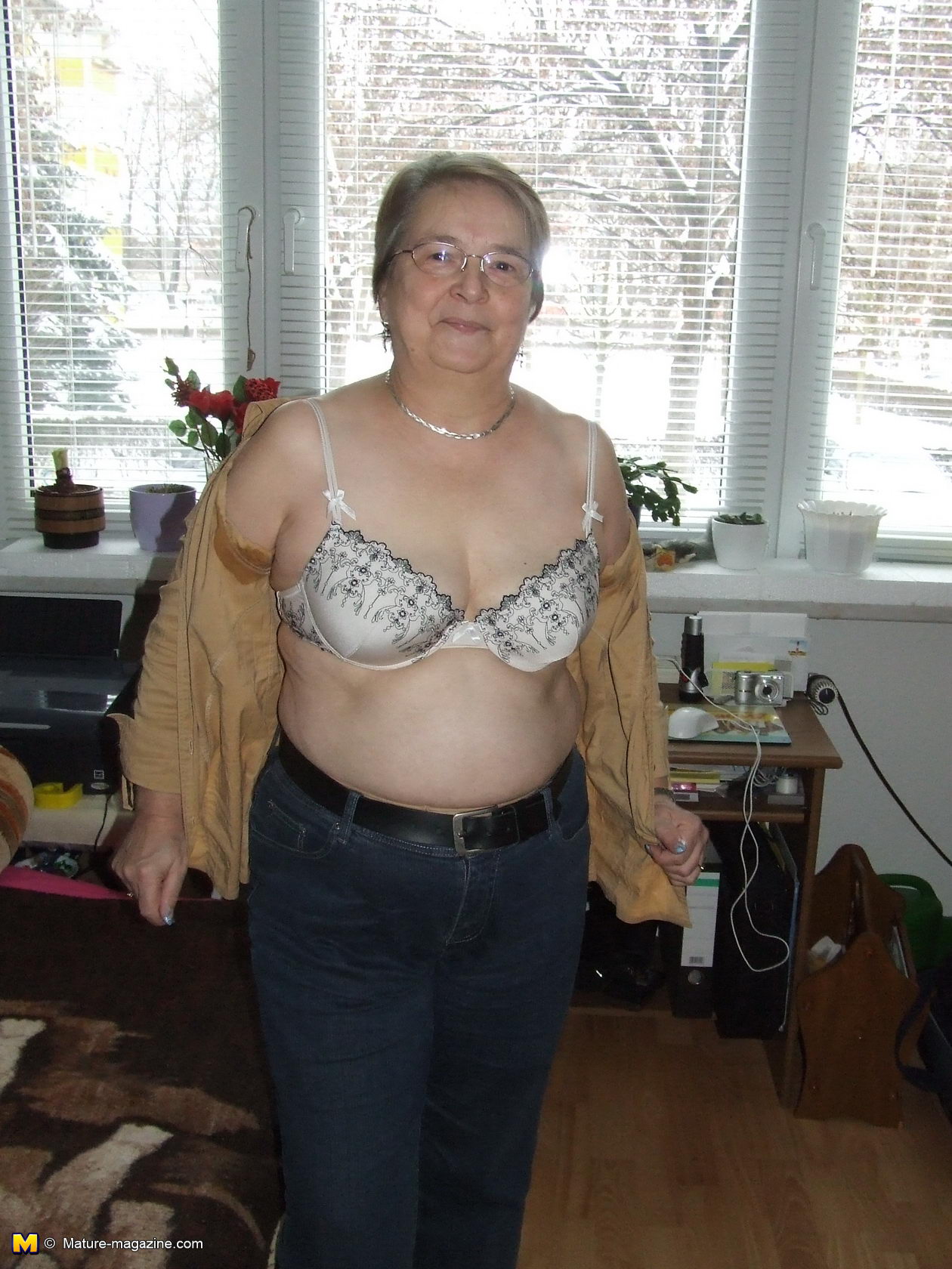 Granny Takes Off All Of Her Clothes And Starts Playing Granny Nu
