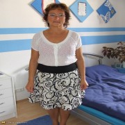 Kinky mature Gabriele loves to be tied up